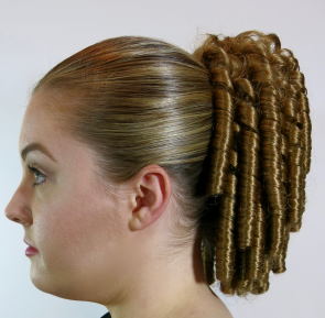 wear ringlet hairstyles